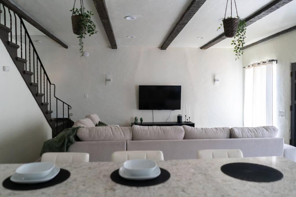 Spacious 2-Bedroom Unit In Hollywood Los Angeles Buitenkant foto