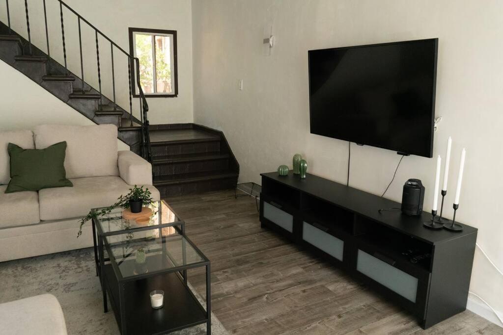 Spacious 2-Bedroom Unit In Hollywood Los Angeles Buitenkant foto